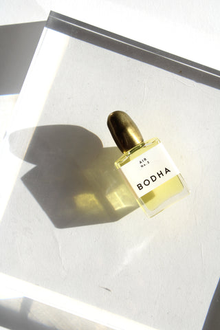 Bodha Vibration Perfume Oil in Air